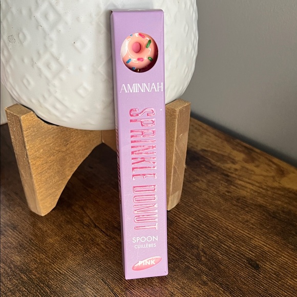 Aminnah Sprinkle Donut Spoon-lotion application - Picture 1 of 4